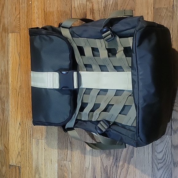 Hunter Backpack - Picture 6 of 9